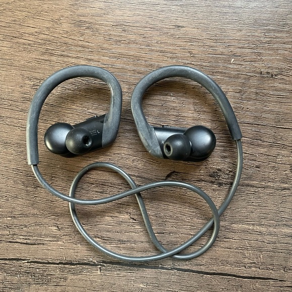 Black Powerbeats Pro Wireless Earbud Headphones - Picture 2 of 7